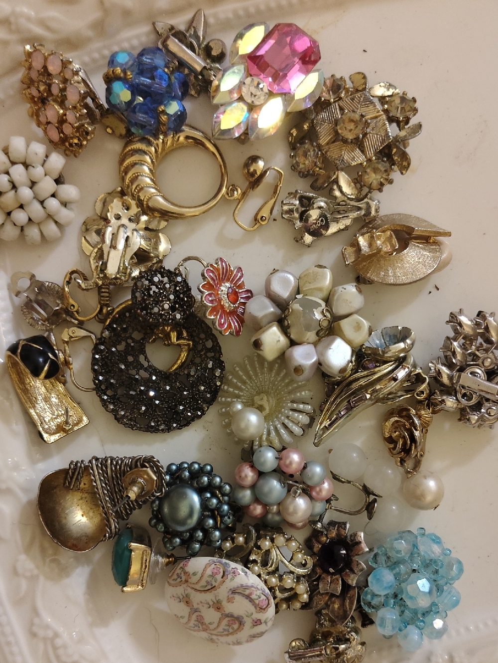 Vintage Single Earring Lot Signed Trifari Hollycraft Lisner Vendome Craft Destas